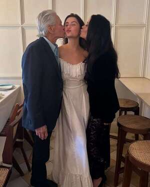Catherine Zeta-Jones y Michael Douglas en la graduación de Carys: “¡Somos padres muy orgullosos!” - Gente - ABC Color