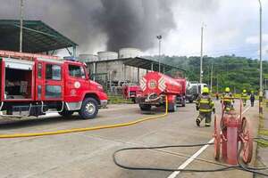 Principal refinería de crudo de Ecuador suspende operaciones  - Mundo - ABC Color
