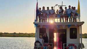 Ayoreos Cucaani rinden emotivo homenaje fluvial a María Auxiliadora en el Chaco