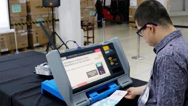 Experto desafía al TSJE a entregar máquina de votación para probar vulnerabilidades