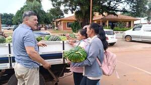 Productor no vendió nada de sus zapallos y decidió regalar todo a sus vecinos