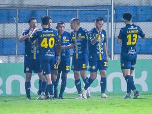 Versus / ¡Es cosa seria! Trinidense fue pura efectividad y festejó en Itauguá