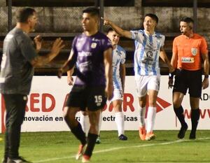 Guaireña no deja que Tacuary se quede solo en la punta - Fútbol de Intermedia - ABC Color