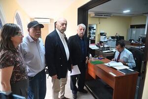Organizaciones exigen auditoría a Itaipú: “Metieron la mano en la lata” - Economía - ABC Color
