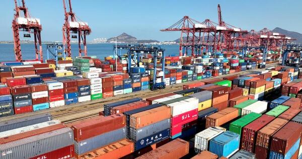 Moody's mantiene perspectiva negativa sobre China a causa del conflicto comercial con EE.UU