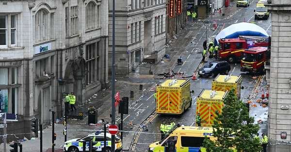 La Nación / Reino Unido: atropello masivo durante festejo del Liverpool FC deja 27 heridos