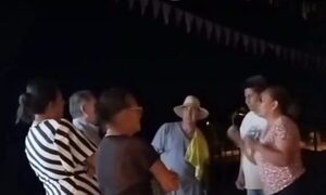 (Video) Acusaron a pa’i de oficiar misa ka’úre