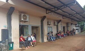 Urgencias del hospital de Franco se satura de pacientes que son internados en pasillos - La Clave