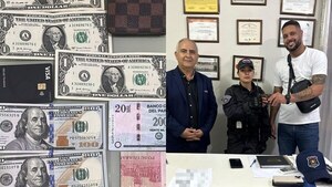 Una agente de PMT de Ciudad del Este encontró una billetera con dólares y buscó al dueño