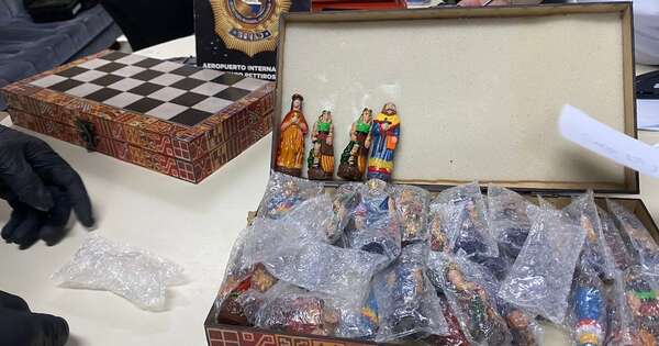 La Nación / Alerta aeropuerto: decomisan piezas de ajedrez que contenían 3,6 kilogramos de cocaína