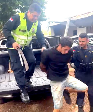Cae “loco de los machetes” que atemorizaba a automovilistas en un semáforo de CDE - La Clave