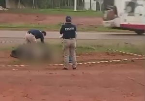 Hallan un cadáver al costado de la ruta en Coronel Oviedo - Noticiero Paraguay