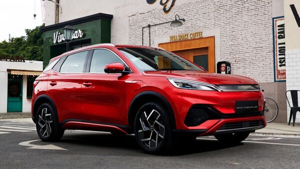 BYD desata la operaci贸n can铆bal: tira a la baja sus precios y arrastra al sector