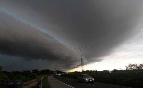 Ouuu hína: un frente de tormenta de la gran siete está entrando a nuestro país desde el sur