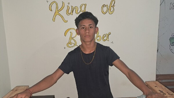 Tiene 15 años y ya se presenta como el “Rey de los Barberos” en Obligado