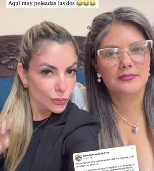 Concejales forzadas a posar en foto para demostrar que no se pelearon