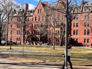 Trump avanza con desfinanciar totalmente a Harvard - ADN Digital