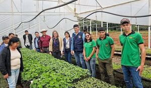 Inauguran invernaderos y laboratorio de incubación en colegios agrícolas de Itapúa