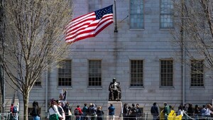 Trump ordena suspender entrega de visas a estudiantes en todo el mundo