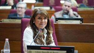 Celeste Amarilla organiza feria de moda con sus exclusivos atuendos