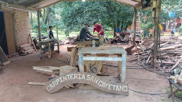 Vidalino Espínola: el carpintero solidario que construye comunidad desde el campo - Nacionales - ABC Color