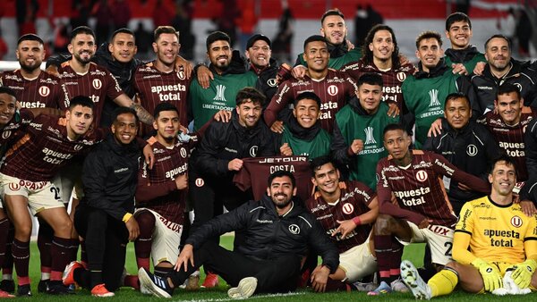Universitario logra un empate heroico y una histórica clasificación