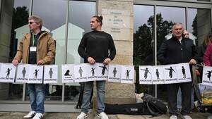 Francia condena a 20 años de prisión a ex cirujano pederasta por abusar de 299 pacientes