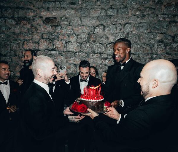 J Balvin cumplió 40 y la celebración fue en Italia - Gente - ABC Color