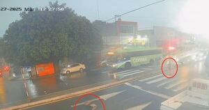 Diario HOY | Pasajera fue asaltada en colectivo y persiguió al ladrón en plena tormenta