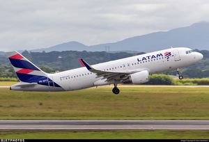 La Corte confirma sanción a LATAM por abandono de pasajeros paraguayos - ADN Digital