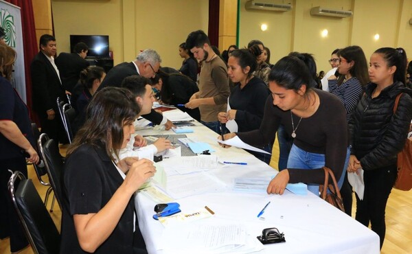 EBY inicia desembolso por becas en su área de influencia