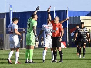El análisis arbitral y la expulsión de Santiago Rojas: “Interpretación incorrecta” - Nacional - ABC Color