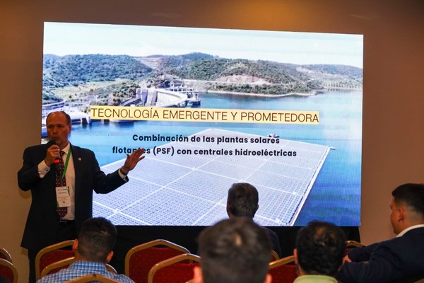 Proyecto de planta solar flotante despertó interés en participantes del XX ERIAC - ADN Digital