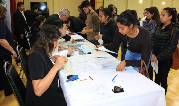 2.518 estudiantes beneficiarios de becas recibirán fondos