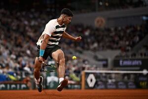 Alcaraz y Swiatek imponen su ley en Roland Garros - Polideportivo - ABC Color