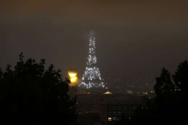 La Torre Eiffel se iluminará con cada gol del PSG en la final de la Champions - Fútbol Internacional - ABC Color
