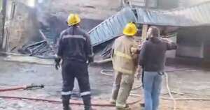 Diario HOY | Voraz incendio de depósito en Fernando de la Mora