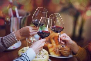 El frío habilita la temporada de vinos tintos: cuatro cepas preferidas por los paraguayos - Gastronomía - ABC Color