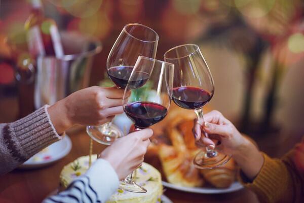 El frío habilita la temporada de vinos tintos: cuatro cepas preferidas por los paraguayos - Gastronomía - ABC Color