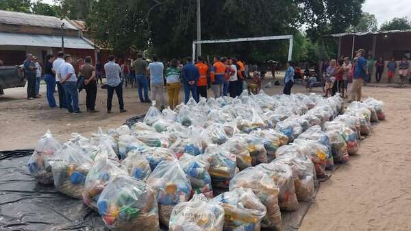 Tras reiterados reclamos de damnificados, la SEN envía kits de alimentos a comunidades aisladas en Fuerte Olimpo - Noticias del Chaco - ABC Color