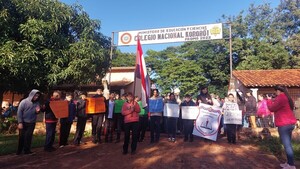 Ante la falta de director desde hace tres años, padres cierran colegio con 350 alumnos