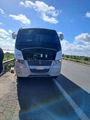 Estudiantes paraguayos quedan varados en Argentina por fallas en bus “chatarra” - Nacionales - ABC Color