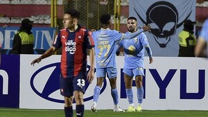Cerro Porteño es goleado en La Paz pero avanza a octavos