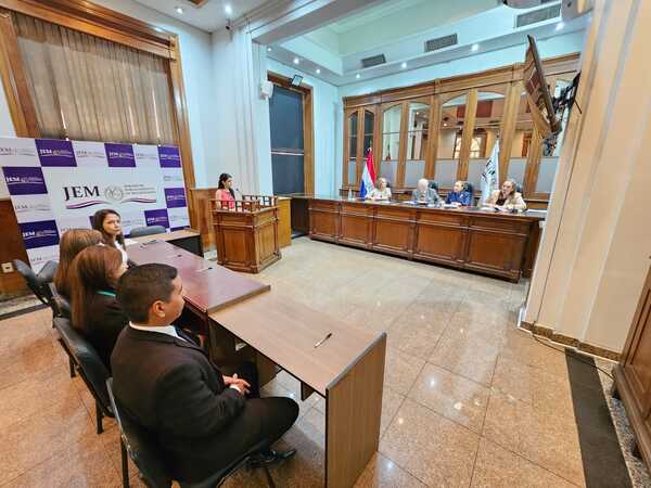 El JEM trata hoy otra denuncia contra la jueza Cinthia Garcete, considerada la más nefasta del Alto Paraná - La Clave