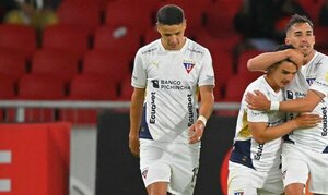 Versus / Álex Arce prende la alarma en campamento albirrojo