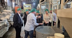 UIP visita industria especializada en embalajes, bolsas biodegradables, compostables y repelentes en Alto Paraná