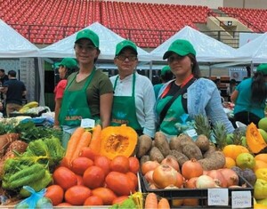 Exponen productos artesanales y agropecuarios en feria “Manos de Mujeres" en la Plaza Uruguaya - .::Agencia IP::.