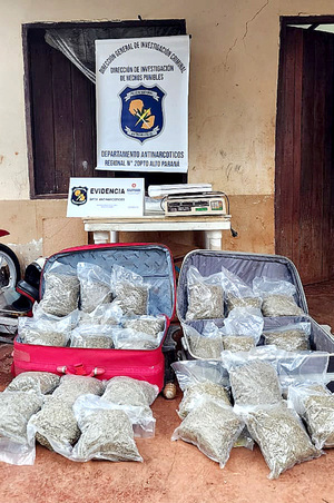 Narcos abandonan 88 kilos de marihuana a orillas del Paraná en el barrio Remansito - La Clave