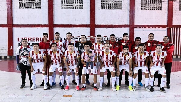José Meza golea en su debut