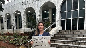 Corte notifica al Senado el estudio de la expulsión de Kattya y ya genera reacción de Bachi